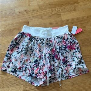 LIVI Women's Floral Print Shorts